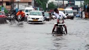 Tamil Nadu Weather Update: IMD Red Alert for Thiruvallur, Ranipet; Heavy Rain in Chennai, Salem, Vellore