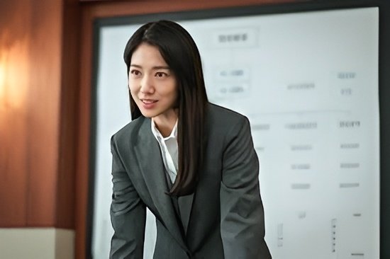 Park Shin Hye goes undercover as a rookie employee in the first teaser of “Undercover Ms. Hong.”