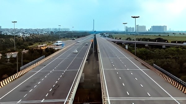 Proposed six-lane elevated expressway route from Banjara Hills to Gachibowli in Hyderabad.
