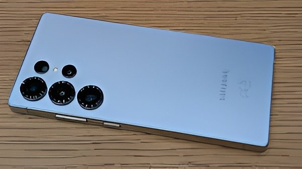 Samsung Galaxy S-series flagship as reports suggest a delayed Galaxy S26 Ultra launch in early 2026.