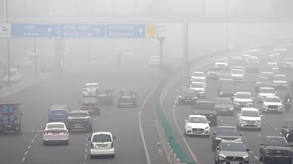 Fog blankets Delhi on Sunday, causing widespread travel disruptions and poor visibility across the city.