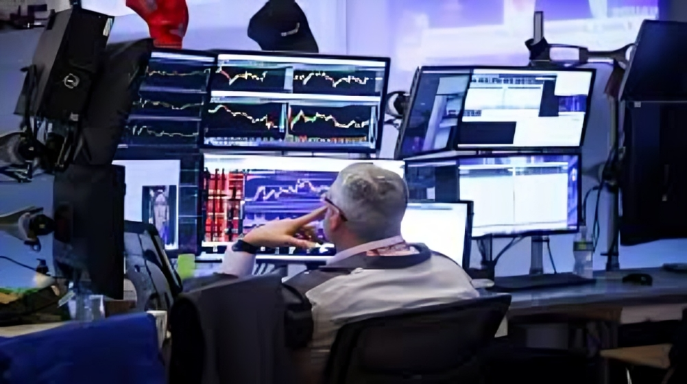 Stock market screens show declines as investors react to fresh US tariff threats against European nations.