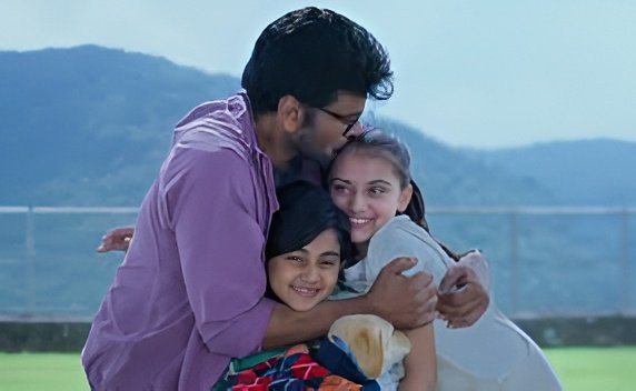 Child artist Khushi Soni with Megastar Chiranjeevi during the filming of Mana Shankara VaraPrasad Garu.