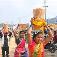 Devotees gather in massive numbers at Medaram Maha Jatara, performing rituals and offering prayers to Sammakka and Saralamma.