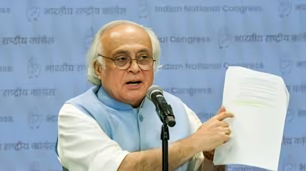 Congress Slams Centre Over U.S. ‘Blackmail’ After 30-Day Waiver on India’s Russian Oil Purchases